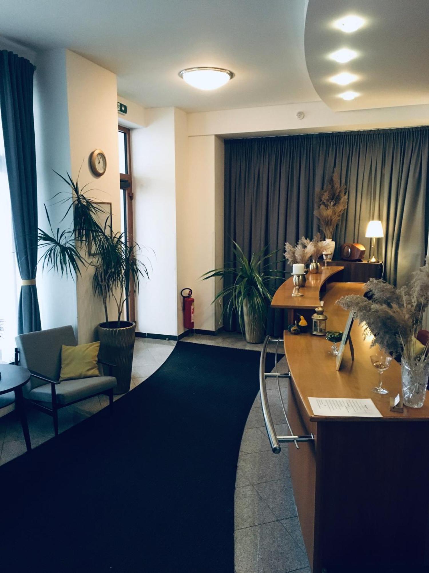 Penzion Hotelu Central Dvůr Králové nad Labem Exterior foto