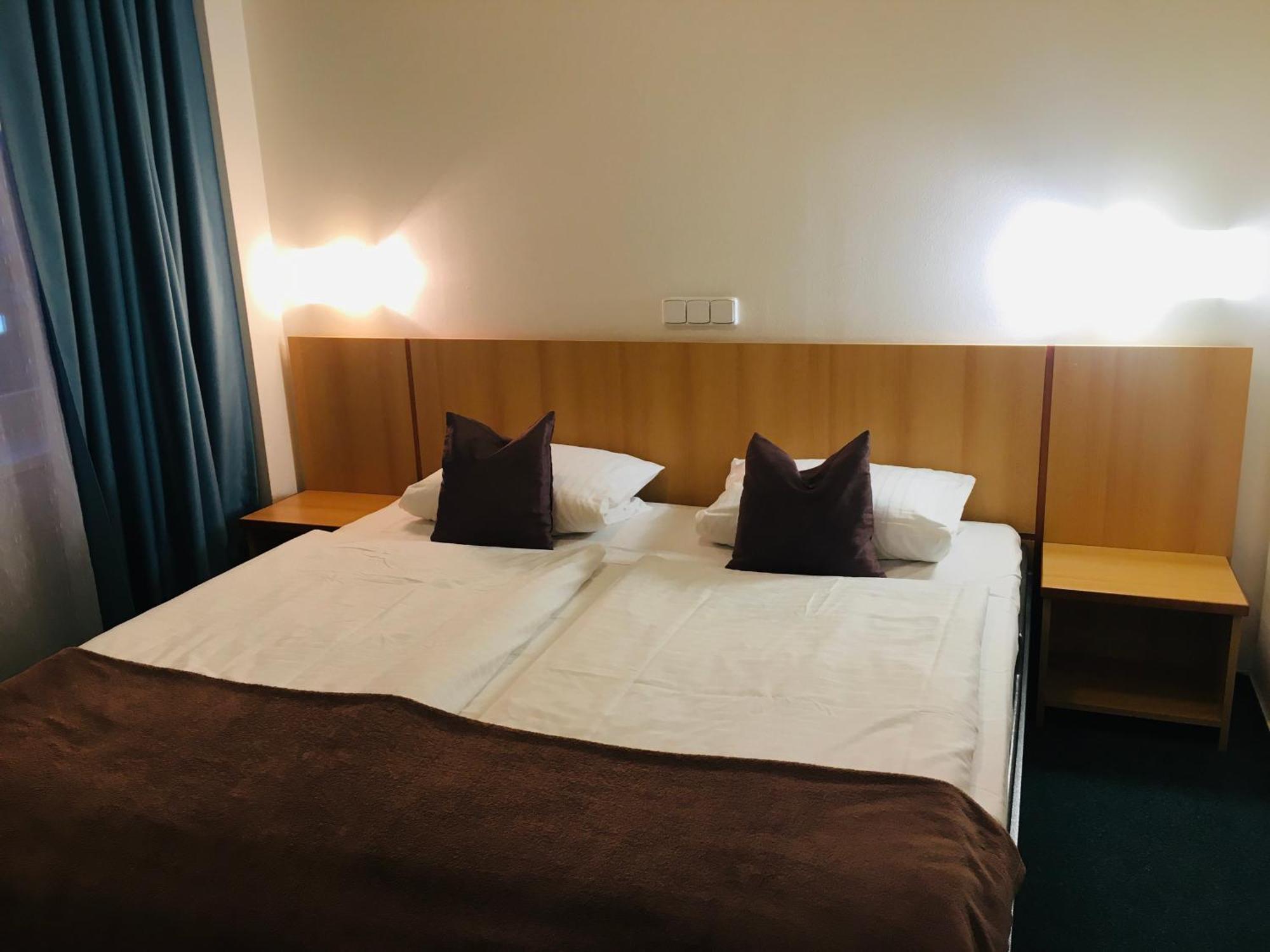 Penzion Hotelu Central Dvůr Králové nad Labem Exterior foto