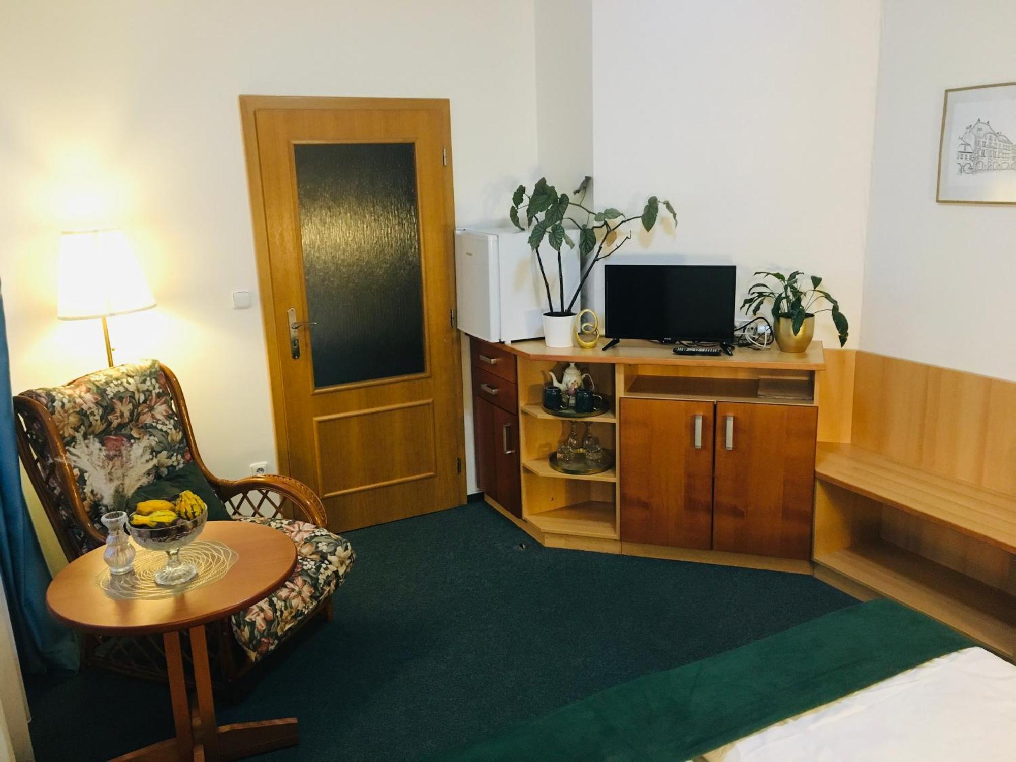 Penzion Hotelu Central Dvůr Králové nad Labem Exterior foto